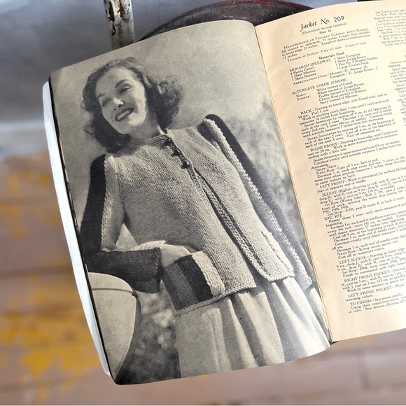 Vintage 1946 Monarch Yarns Knitting Craft Booklet - Picture 4 of 6